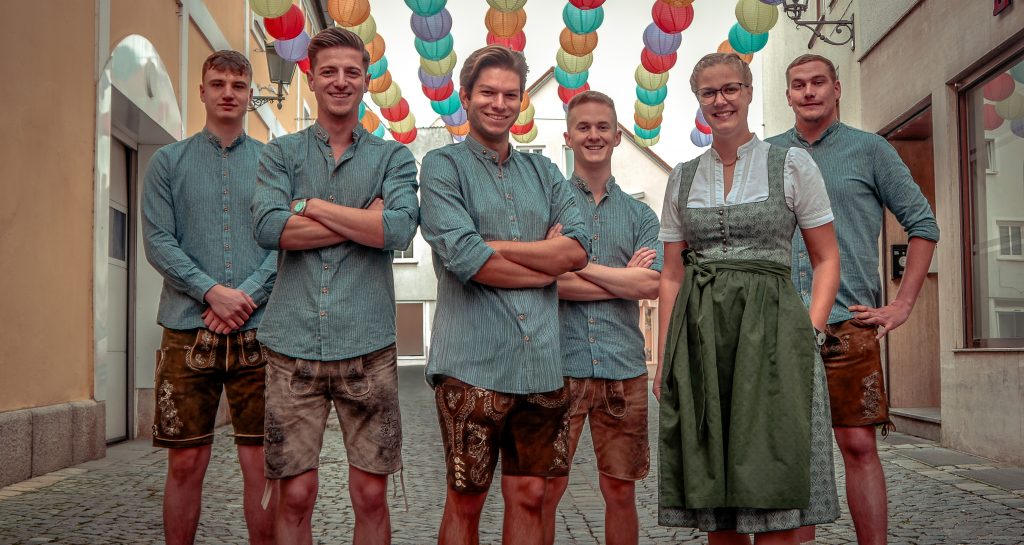 Partyband Bayern OFF-BEAT in Lederhosen für Bierzelt-Events