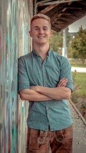 Schlagzeuger der Partyband OFF-BEAT aus Niederbayern live am Drumset